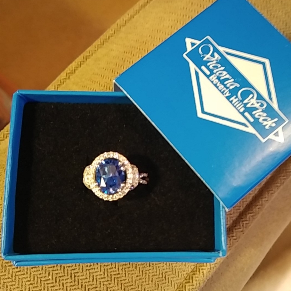 New Victoria Weick Swarovski Topaz Ring - Picture 3 of 14